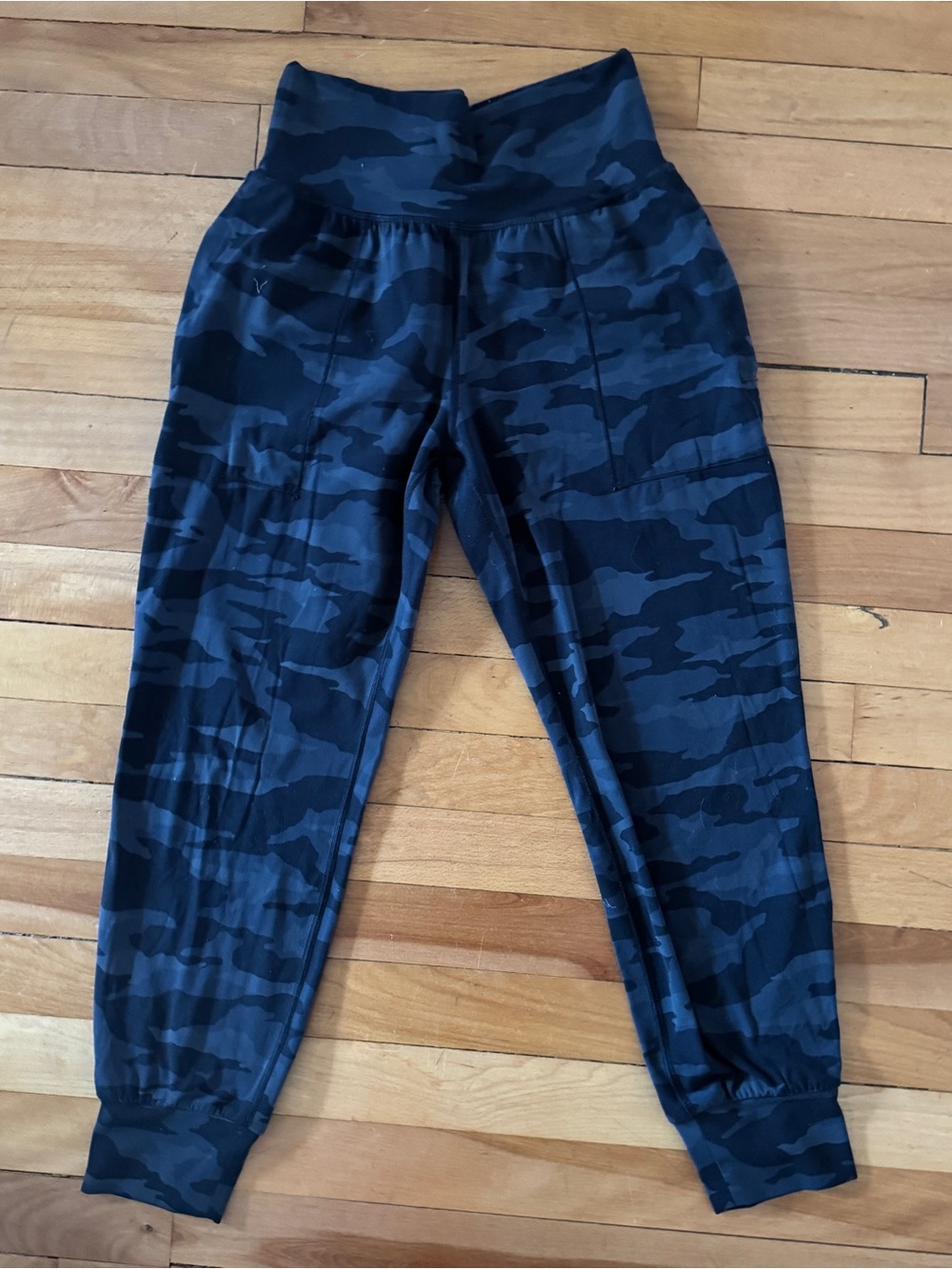 Athleta Women's Camo Salutation Joggers Size X-SP Gray Black Athleisure Cozy